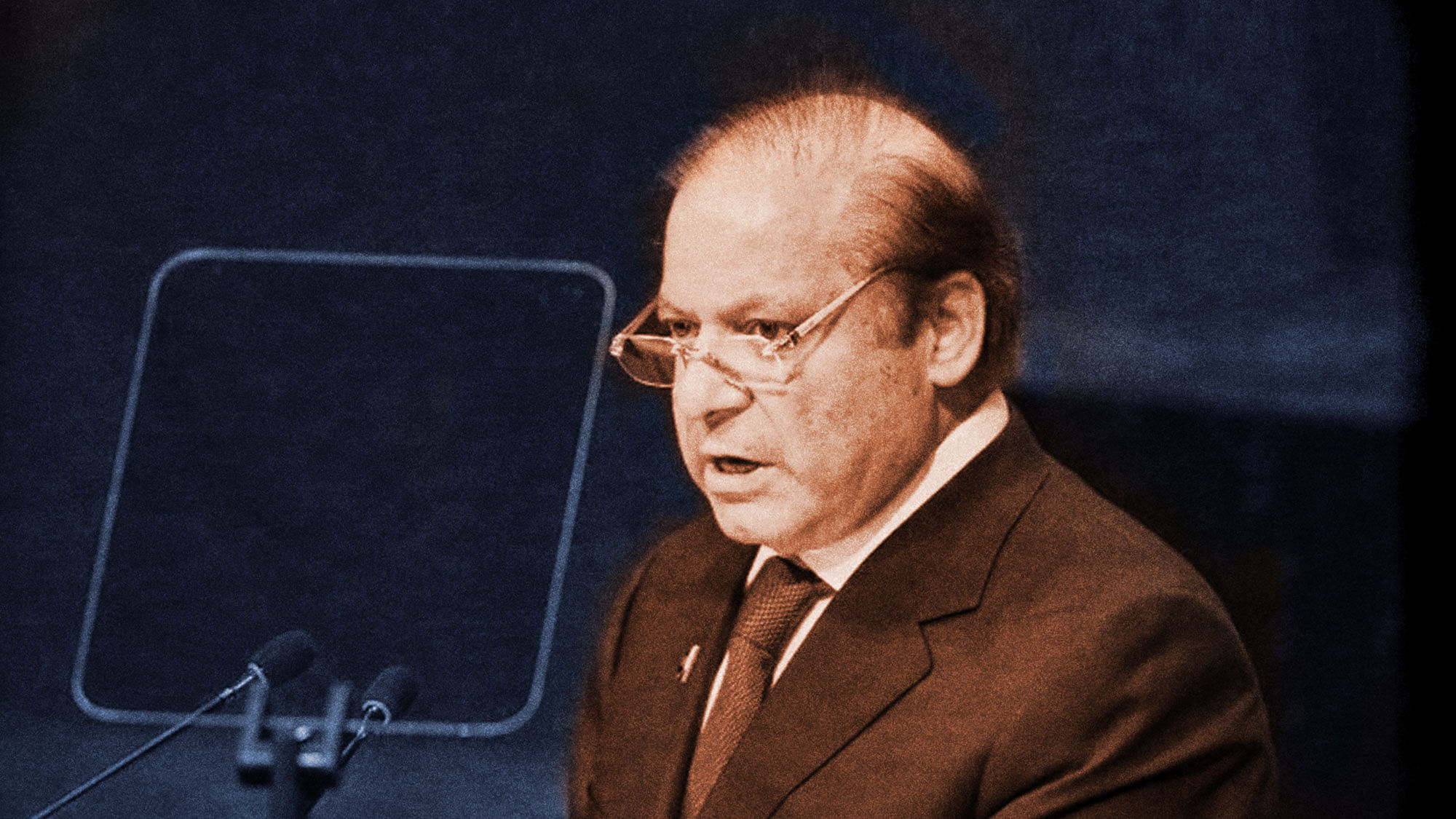 Sharif failed to turn global attention to the Kashmir issue at the UN General Assembly. (Photo: AP/ Altered by <b>The Quint</b>)