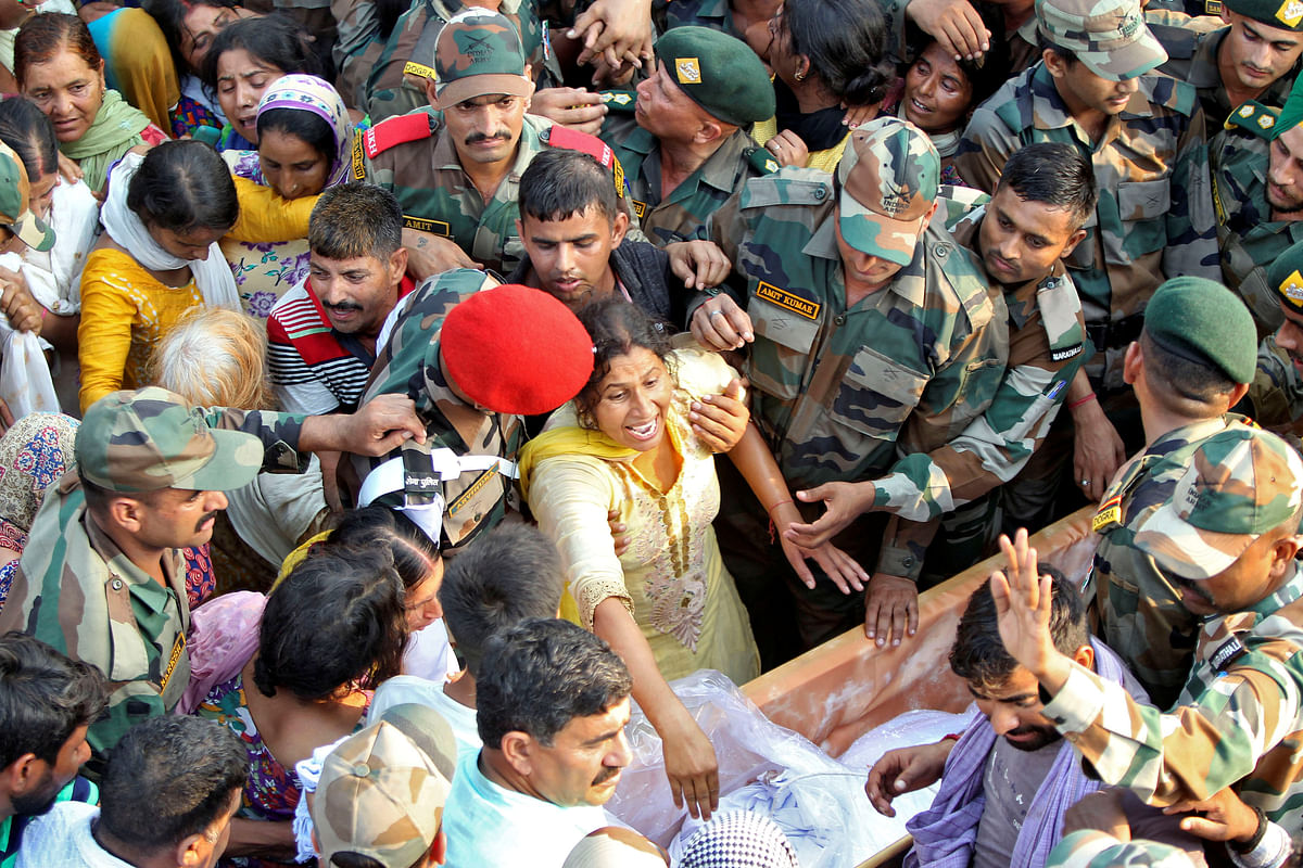 Geeta (<i>centre</i>), wife of Ravi Paul, an army soldier who was killed in Sunday’s attack at an Indian Army base in Kashmir’s Uri, reacts upon seeing the body of her husband in Sarwa village in Samba district, south of Jammu. (Photo: Reuters)