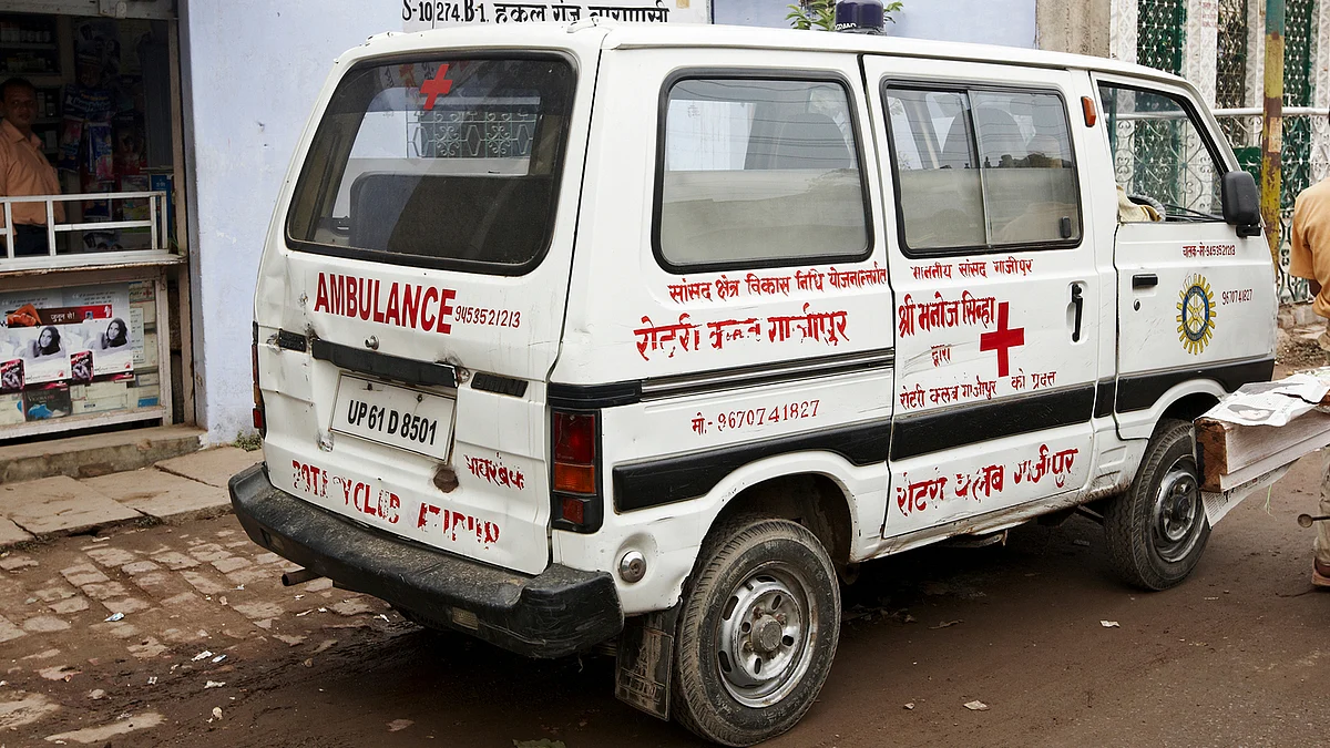 A man was forced to roam around for several hours with his wife’s body in an ambulance. (Photo: iStock)