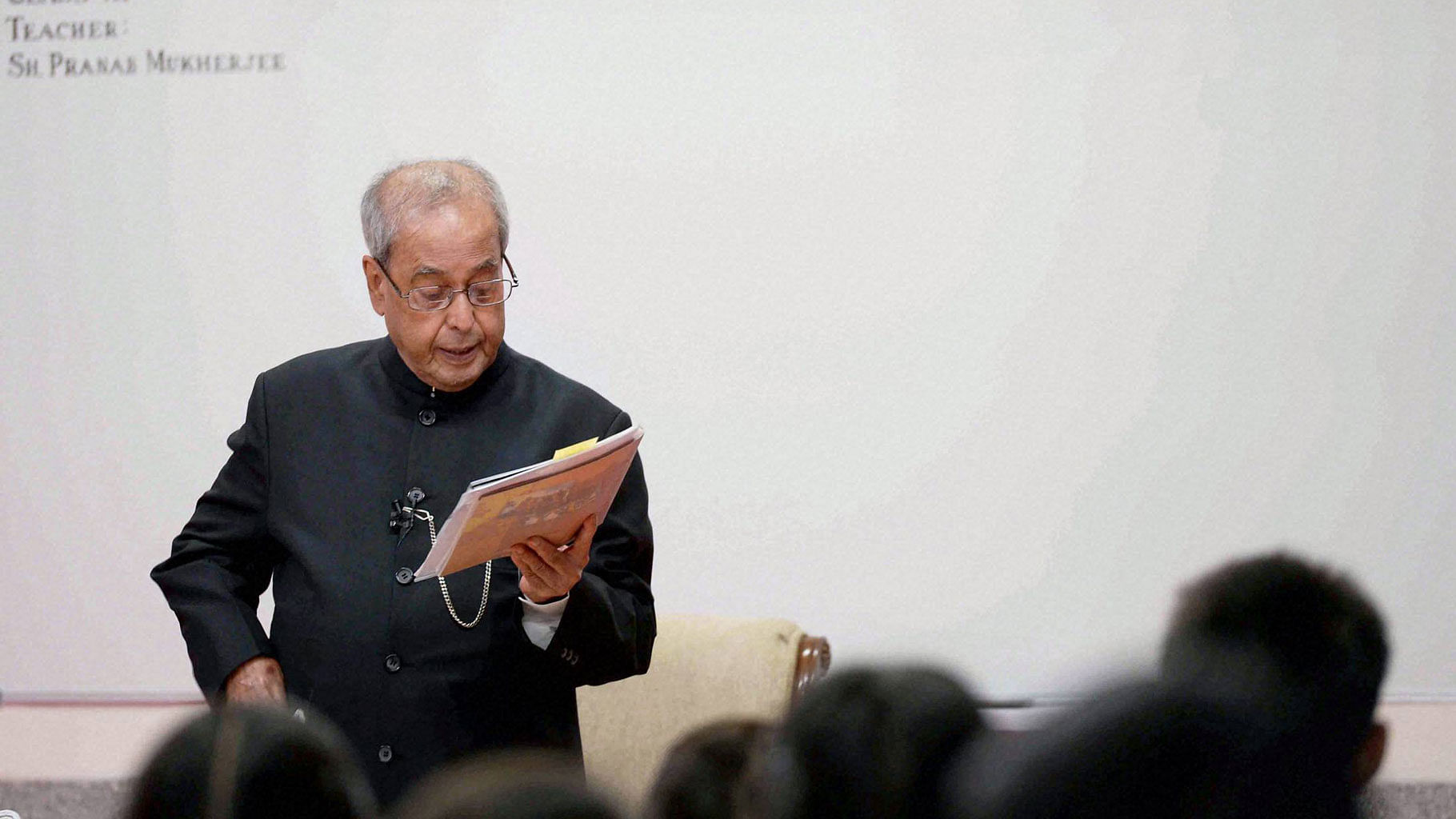 File image of former President Pranab Mukherjee teaching students in a class in a Government School on the occasion of Teachers Day in New Delhi on Monday, 5 September 2016.&nbsp;