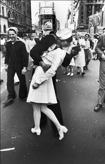 At Times Square, the sailor embraced Greta Friedman, and kissed her to celebrate the end of the war.