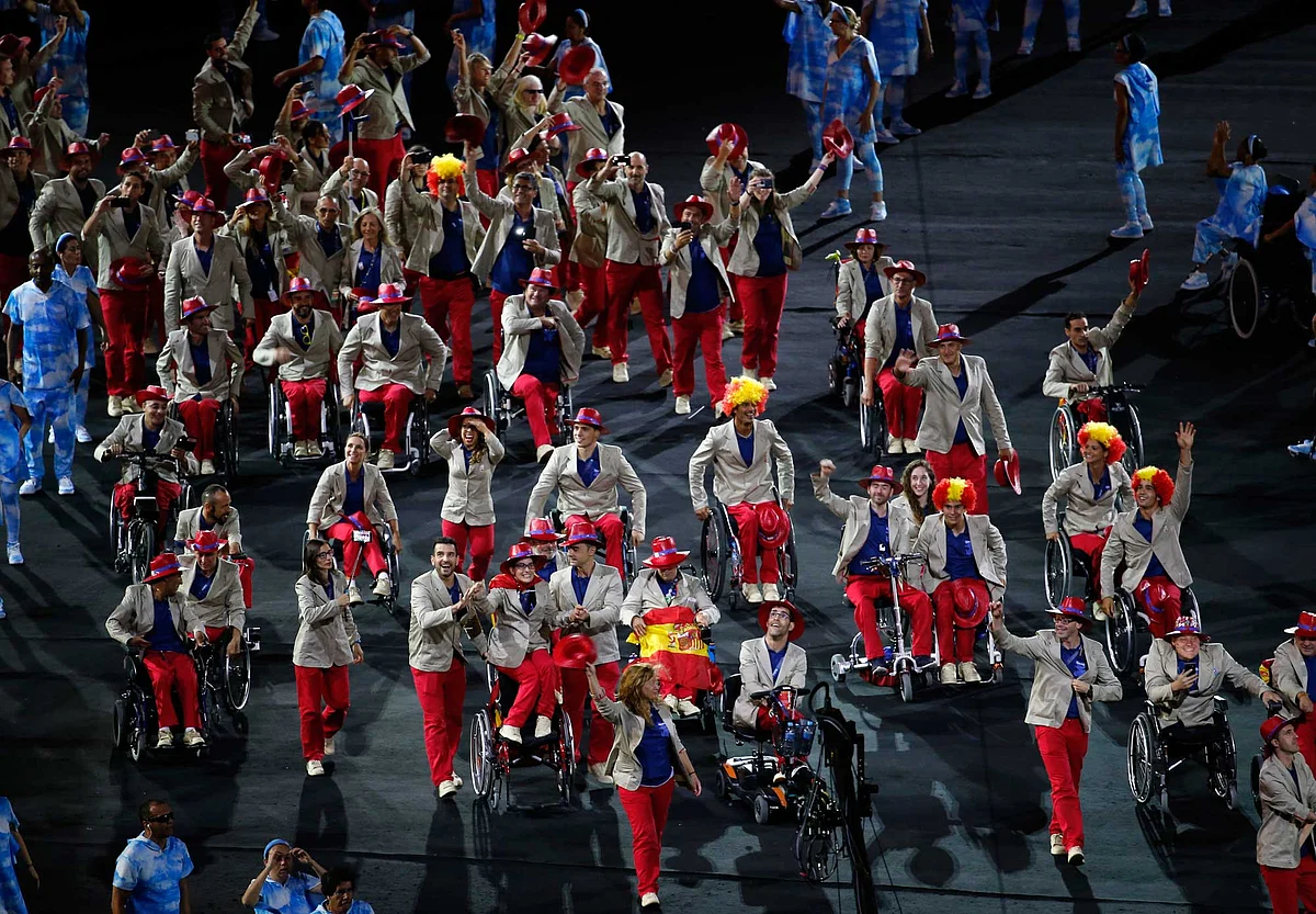The delegation from Spain enters the stadium during the opening ceremony of the Rio 2016 Paralympic games. (Photo: AP)