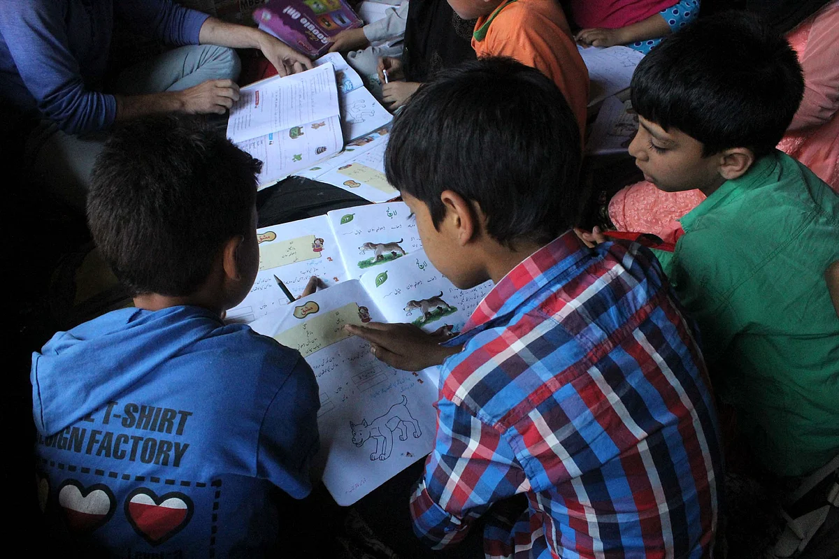Students studying in Kashmir’s ‘curfew schools.’ (Photo Courtesy: Muneeb Ul-Islam)