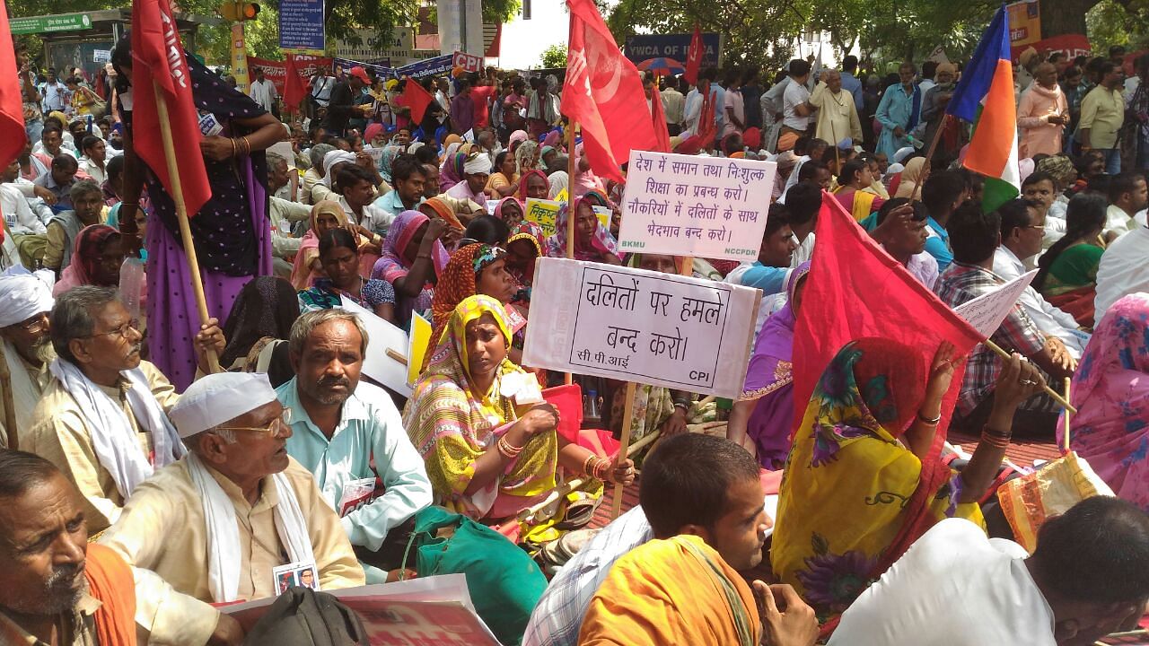 People gathered at the Dalit Swabhiman Sangharsh rally in New Delhi on Friday. (Photo: <b>The Quint</b>)