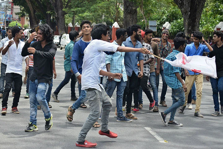 Hundreds of students rushed on to the roads, along with band sets. (Photo Courtesy: The News Minute)