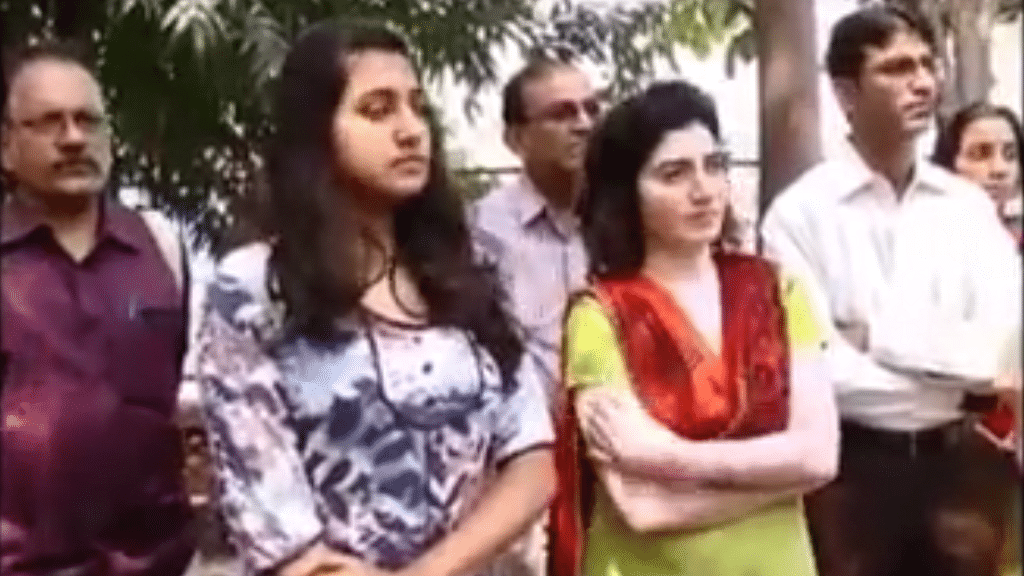Sejal Saraf  and her mother Sonali. (Photo Courtesy: YouTube Screengrab)