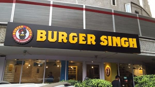 Burger Singh has offered discount in the wake of news about the surgical strikes by the Indian Army across LoC. (Photo Courtesy: Twitter/<a href="https://twitter.com/clintonjeff">Clinton Jeff</a>)