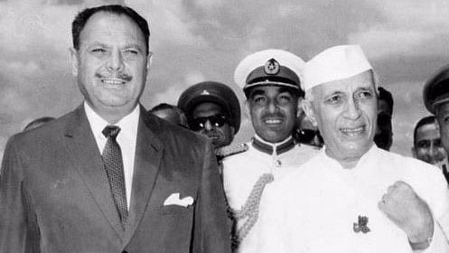 Former Pakistani President Ayub Khan with former Indian Prime Minister Pandit Jawaharlal Nehru. (Photo Courtesy: Twitter/<a href="https://twitter.com/KhaleejMag/status/616018274300530688">@KhaleejMag</a>)