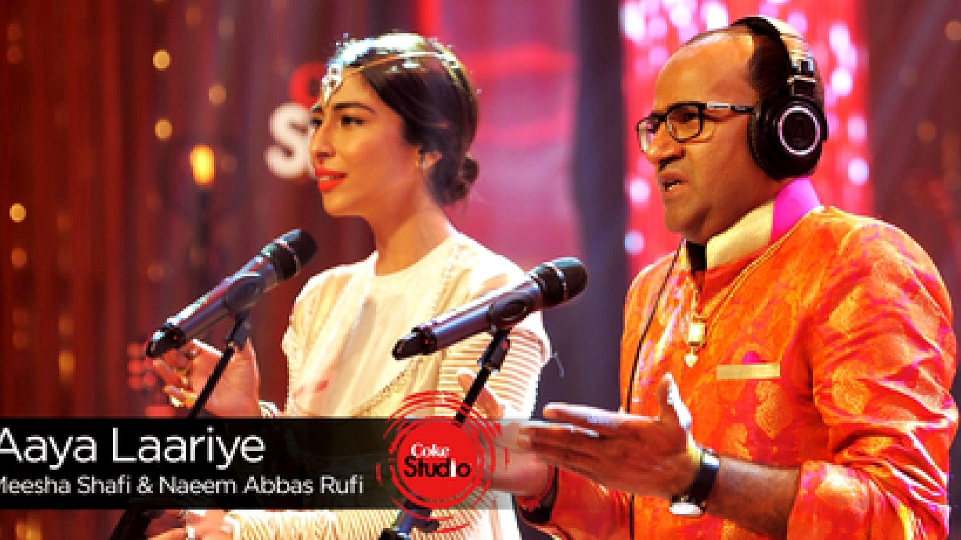 

Misha Shafi and Naeem Abbas Rufi during the performance. (Photo courtesy: YouTube grab)