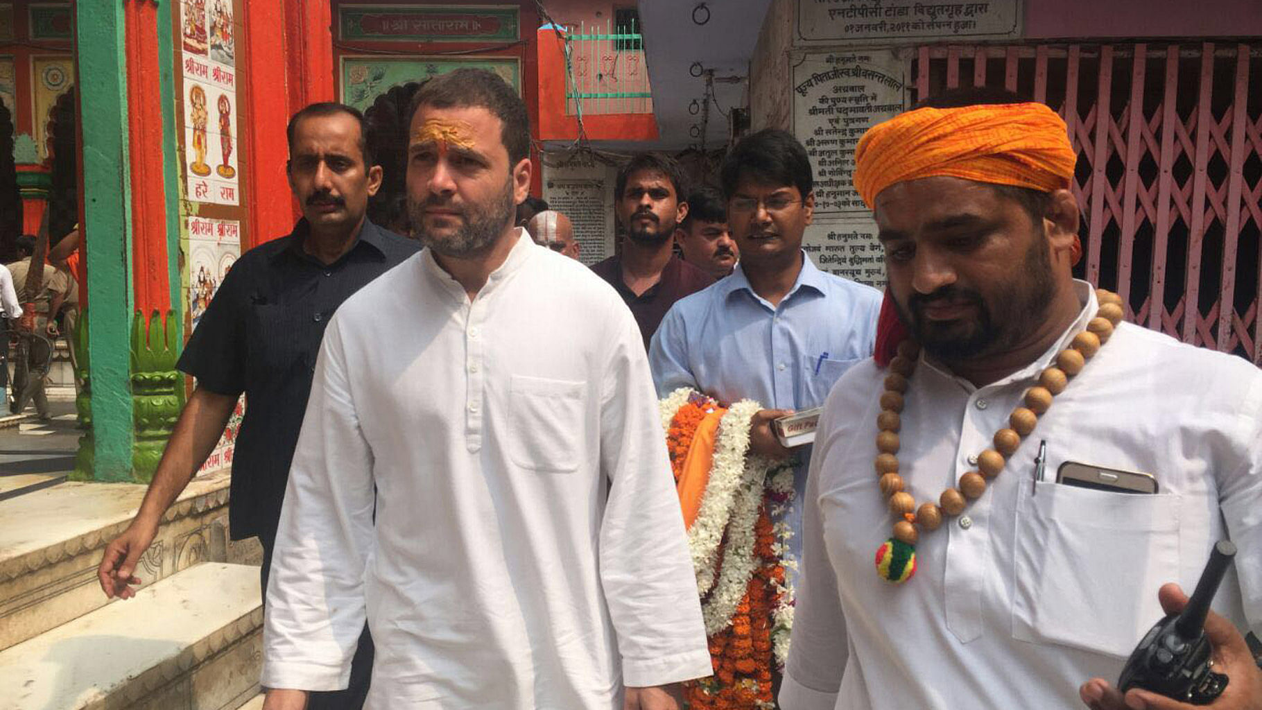 Rahul offered prayers at Hanuman Garhi temple in Ayodhya. (Photo: Neeraj Gupta/<b>The Quint</b>) 