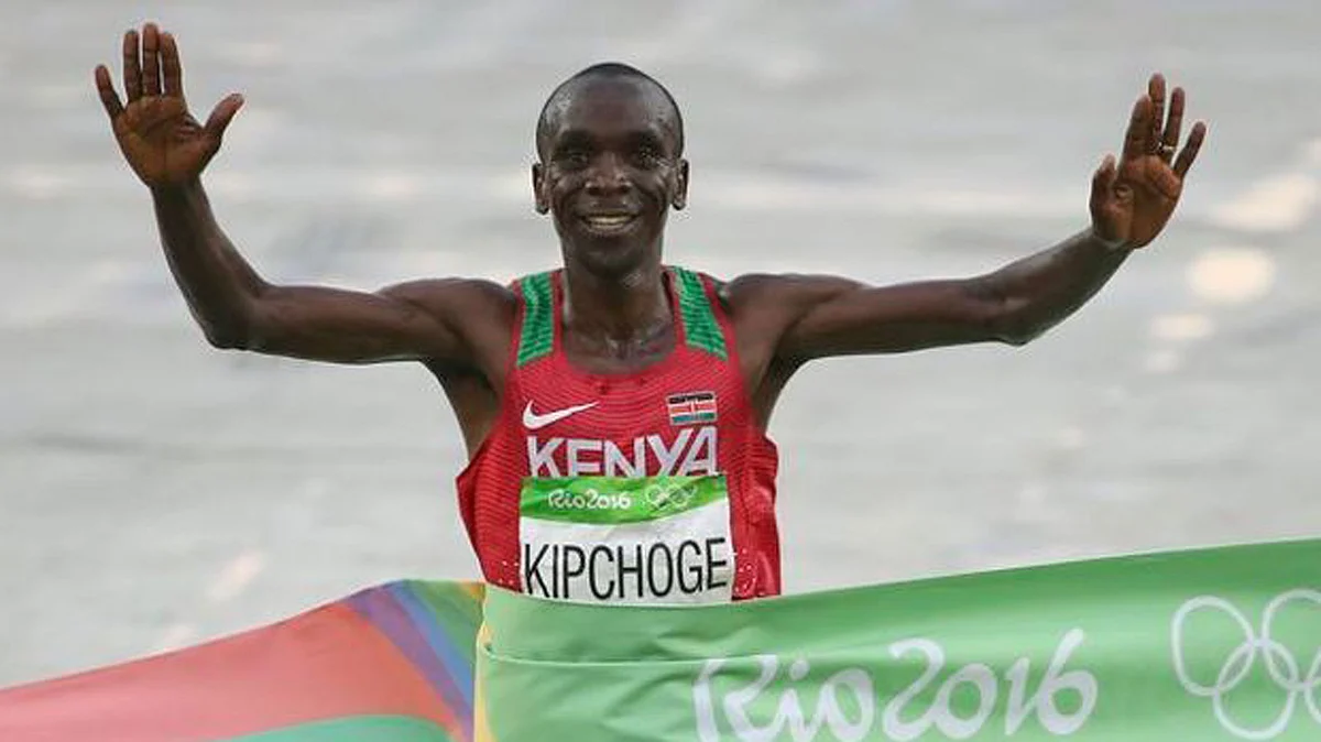 Kenya’s Eliud Kipchoge celebrates after winning the men’s marathon event at Rio. (Photo: Reuters)