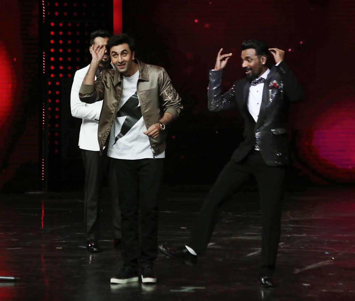 Ranbir Kapoor danced away at a dance reality show, Sofia Hayat is back (or not) & Angelina may be in hiding?