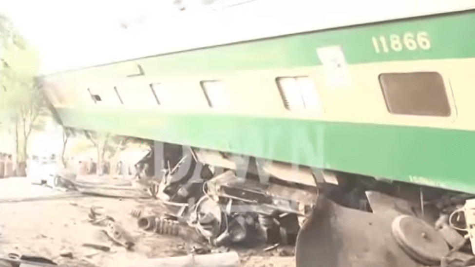 Awam Express collided with a freight train near Multan.&nbsp;(Photo Courtesy: <a href="https://www.youtube.com/watch?v=P48RjTFs7bo">Dawn News</a>)