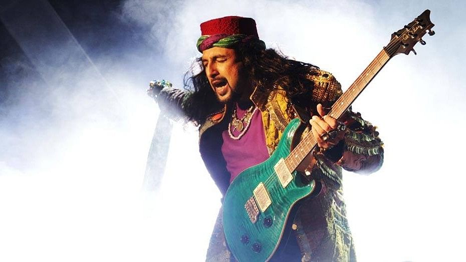 

Salman Ahmad performs on stage. (Photo Courtesy: <a href="https://www.facebook.com/Junoontheband/photos">Facebook/Junoon</a>)