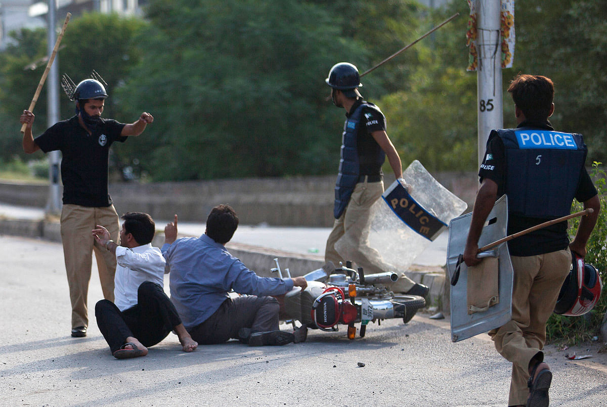 HRW report says police in Pakistan routinely and unlawfully kill criminal suspects by means of fake encounters. 