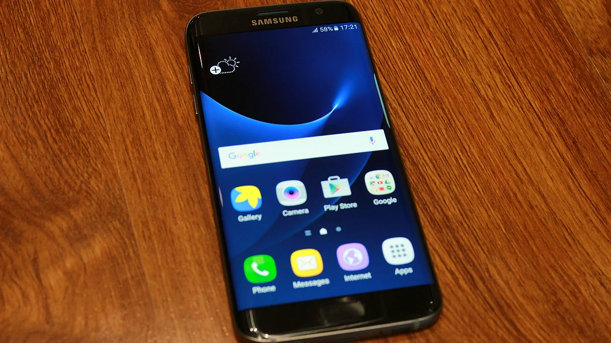 Samsung Galaxy S7 Edge. (Photo: <b>The Quint</b>)