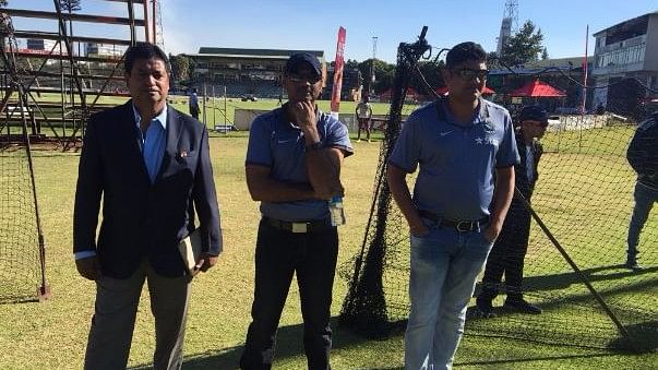 Indian selectors Gagan Khoda (R) along with MSK Prasad (C). (Photo: Twitter/<a href="https://twitter.com/nehemiahstephen">@stephen</a>)