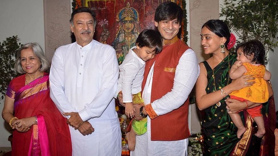 Vivek Oberoi with his family at Ganpati celebrations in 2015. (Photo: Yogen Shah)