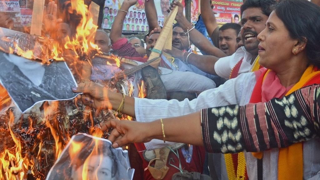 People stage a protest against the release of Cauvery water to Tamil Nadu, 7 September 2016. (Photo: IANS)