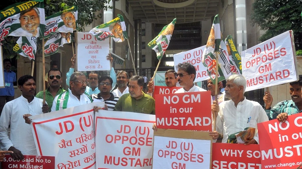 JD(U) workers stage a demonstration against genetically-modified (GM) mustard in New Delhi, on 6 September 2016. (Photo: IANS)