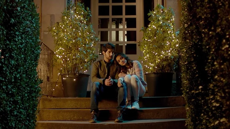A still from <i>Tum Bin 2</i>. (Photo Courtesy: <a href="https://www.youtube.com/watch?v=qMytogZ18M0&feature=youtu.be">Youtube/T-Series</a>)