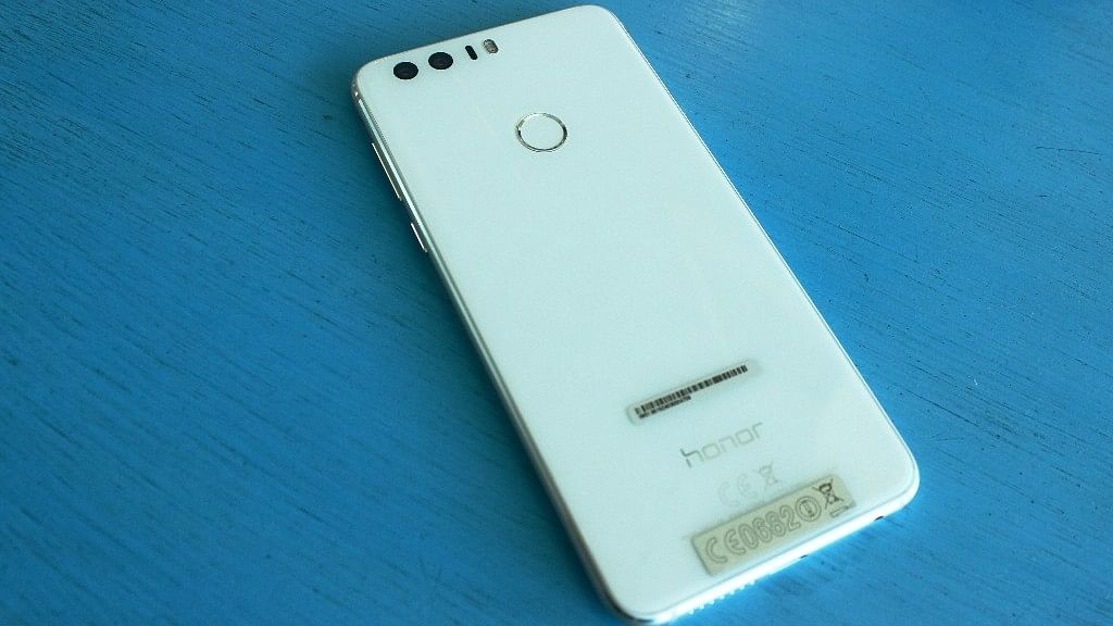 Honor 8 with its fingerprint magnet glass body. (Photo: <b>The Quint</b>)