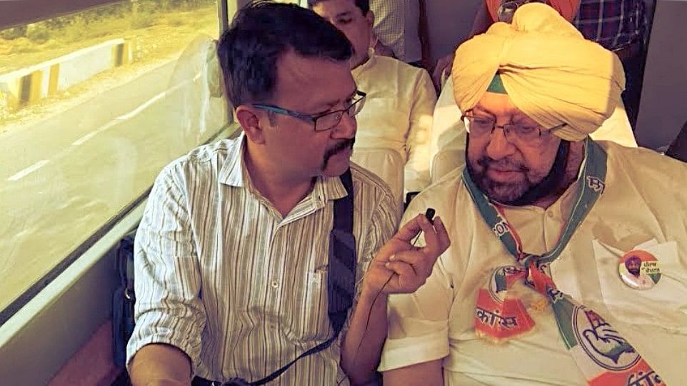 Punjab Congress chief Captain Amarinder Singh on the first day of his 3 day Kisan Yatra on Monday, 17 October 2016. (Photo: Neeraj Gupta/<b>The Quint</b>)