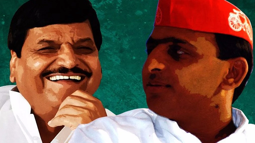 Akhilesh Yadav has already sent feelers to the Congress in the event of his breaking away and forming his own party. (Photo: <b>The Quint</b>)