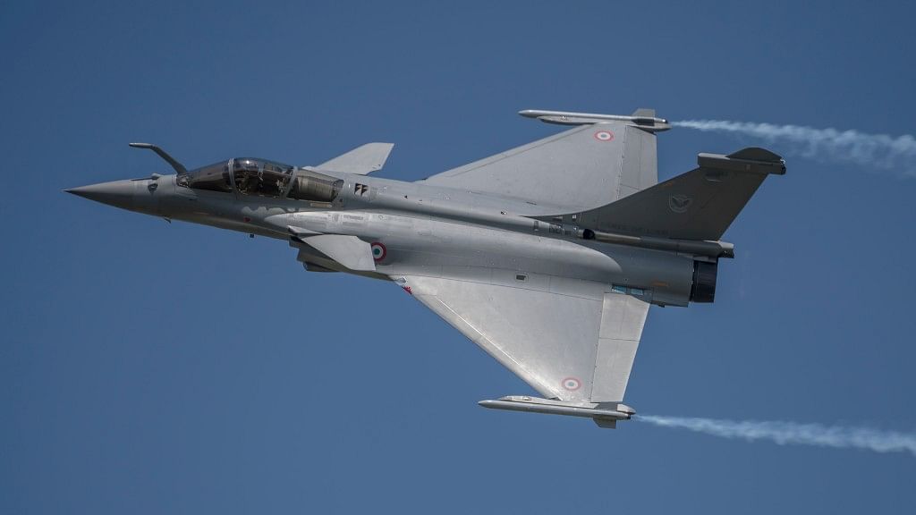 French Air Force Rafale aircraft participates in the Royal International Air Tattoo air show event, 10 July 2016. (Photo: iStock)