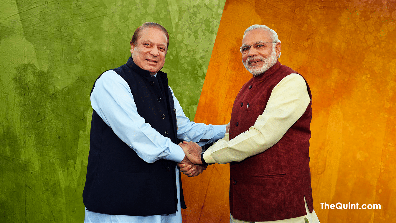 The PM of Pakistan, Nawaz Sharif with his Indian counterpart, PM Narendra Modi, in happier times. (Design: <b>The Quint</b>)