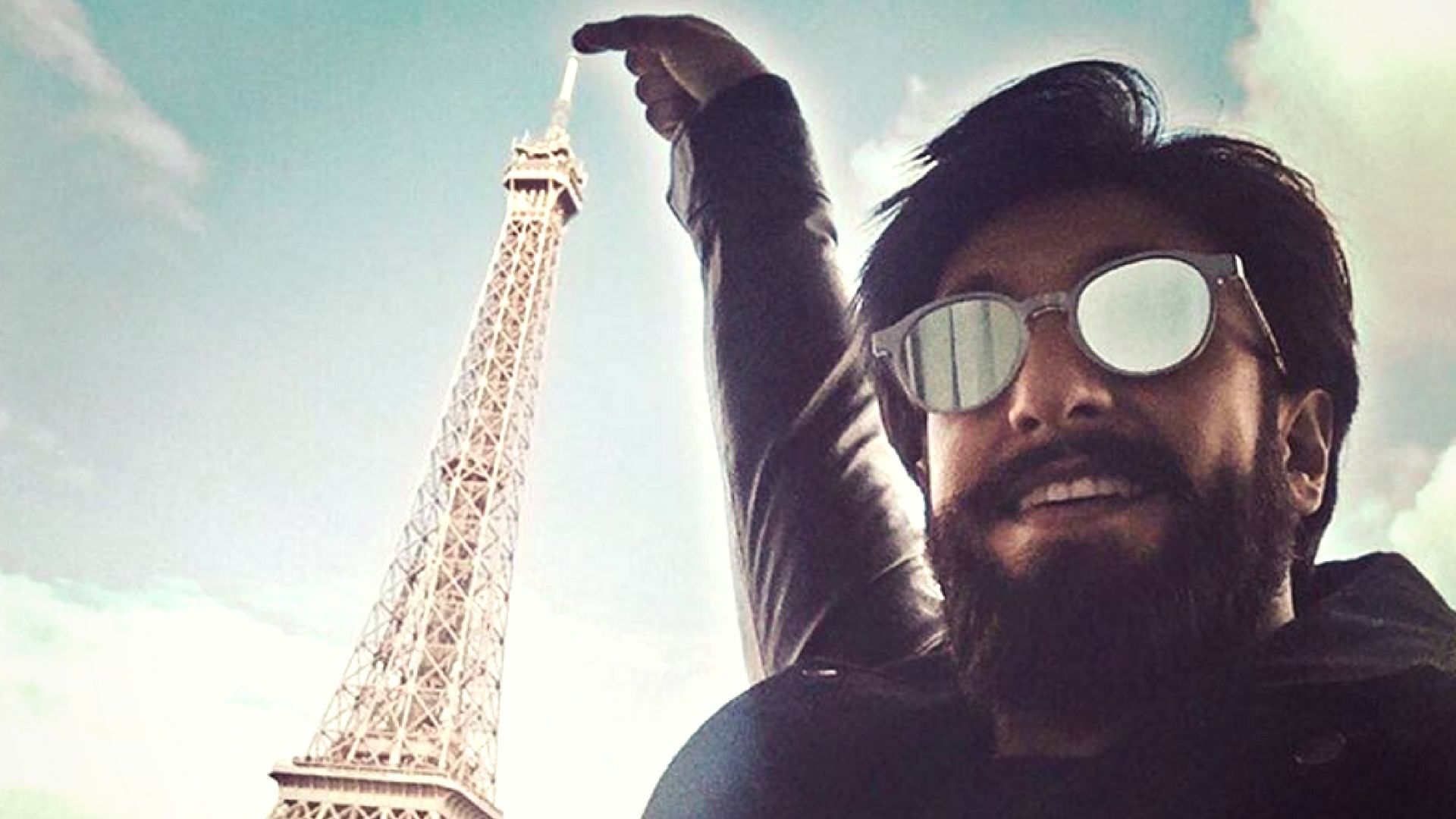 Ranveer is making Paris fall in love with his <i>Befikre</i> stunts. (Photo courtesy: Twitter/@RanveerOfficial)