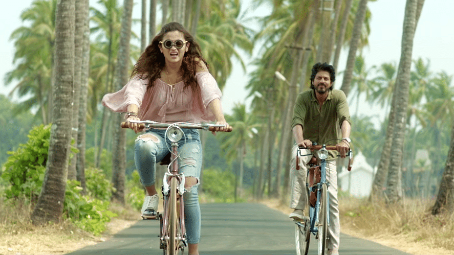 Alia and Shah Rukh in the <i>Dear Zindagi </i>teaser. (Photo courtesy: YouTube/<a href="https://www.youtube.com/channel/UCjJKg01HAP01xCLVhDmnLhw">Red Chillies Entertainment</a>)