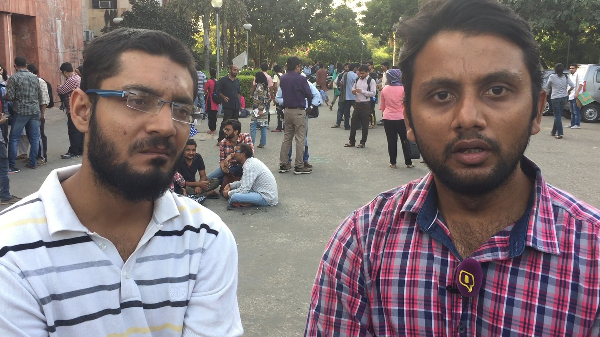 Mujeeb Ahmed (left) and Aqdas Musharraf, Najeeb Ahmed’s brother and cousin. Najeeb is the JNU student who has been missing for almost a week. (Photo: <b>The Quint</b>)