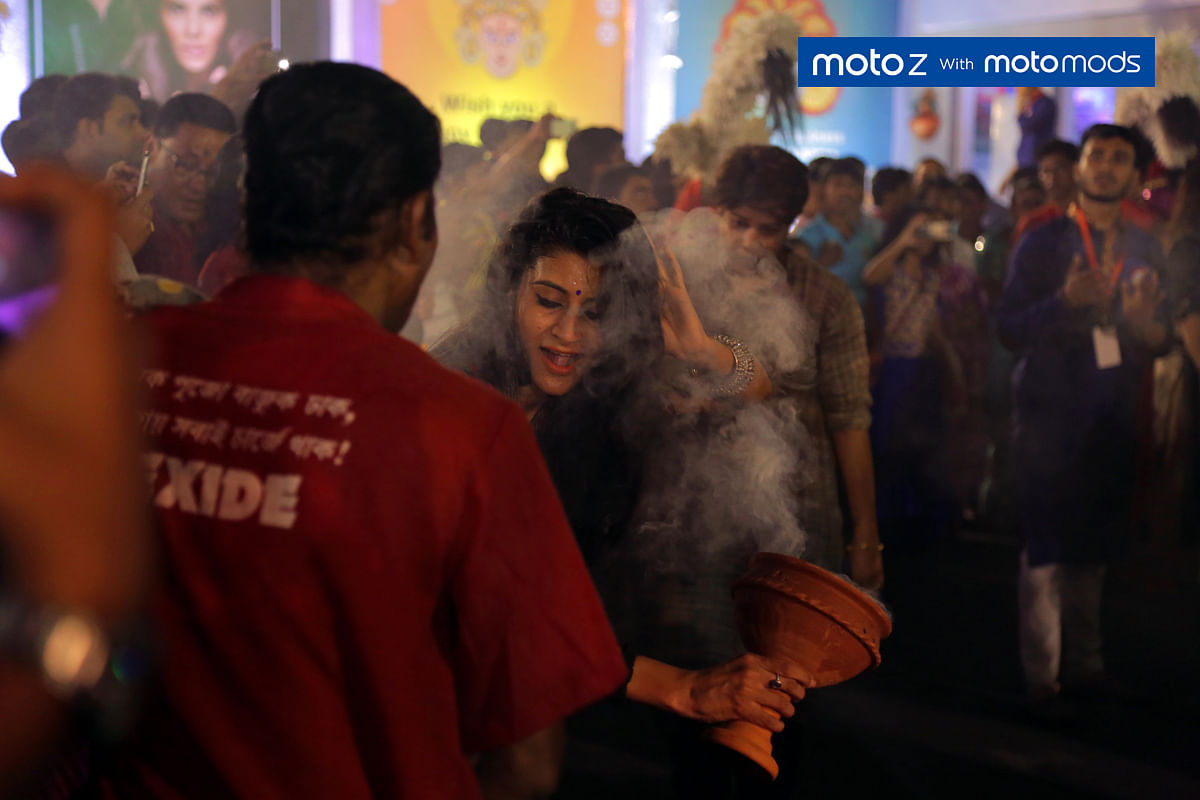 The visual journey of Durga Puja festivities and Goddess Durga with the help of Moto Z with MotoMods.