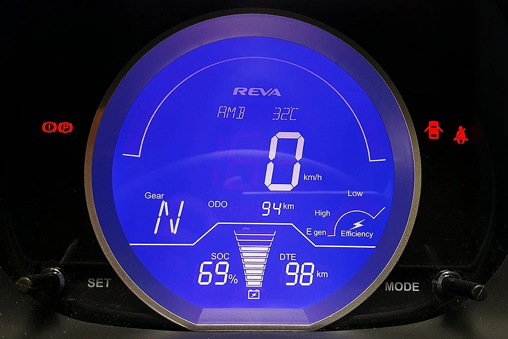 Instrument panel on the Mahindra e2o Plus tells us all. (Photo Courtesy: MotorScribes)