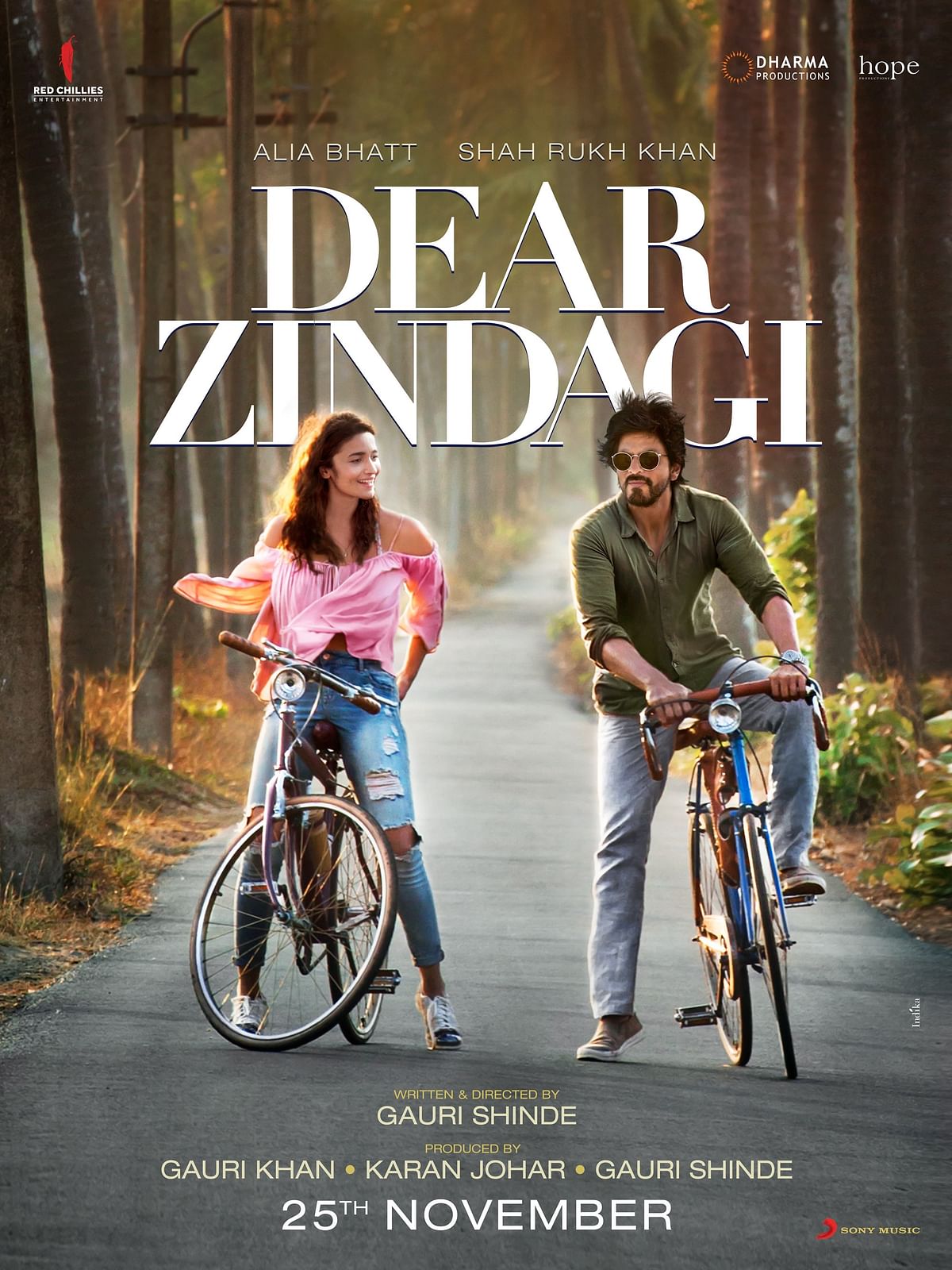 Check out Alia and SRK in the first look of ‘Dear Zindagi’.