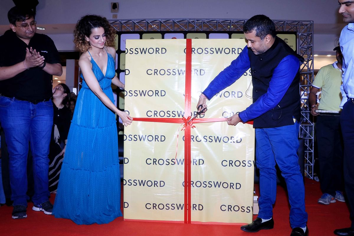 Kangana Ranaut talks about Hrithik Roshan at Chetan Bhagat’s book launch and she’s bold as ever. 