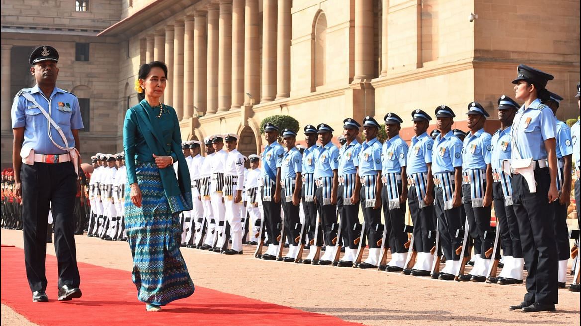 The state visit of Aung San Suu Kyi began with a ceremonial welcome at Rashtrapati Bhawan. (Photo Courtesy: Twitter/<a href="https://twitter.com/MEAIndia">@MEAIndia</a>)