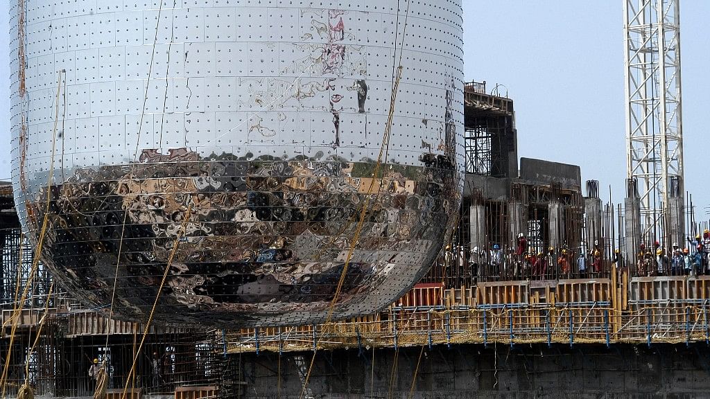 

A nearly 200 tonne nuclear reactor safety vessel is erected at the Indira Gandhi Centre for Atomic Research at Kalpakkam,  24 June 2008. (Photo: Reuters)