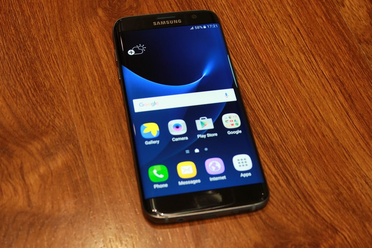 These phones can fill the vacuum left by Samsung’s latest but discontinued flagship phone.