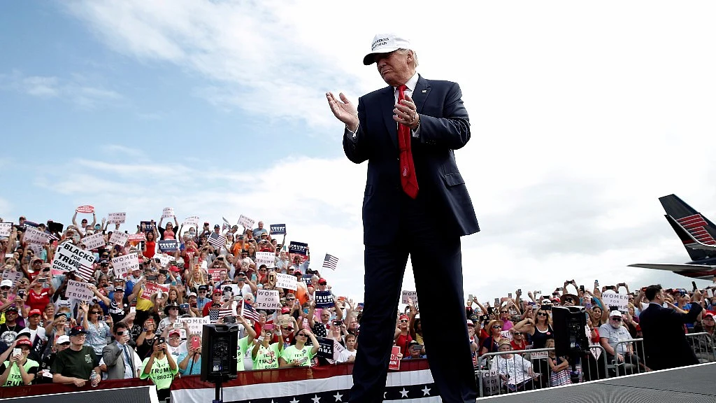 Republican US presidential nominee Donald Trump greets cheering supporters as he arrives at a campaign rally in Lakeland, Florida, US on 12 October 2016. (Photo: Reuters)