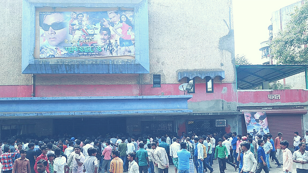 People  throng a theatre in UP to watch the film. (Photo Courtesy:<b> The Quint</b>, Hindi)