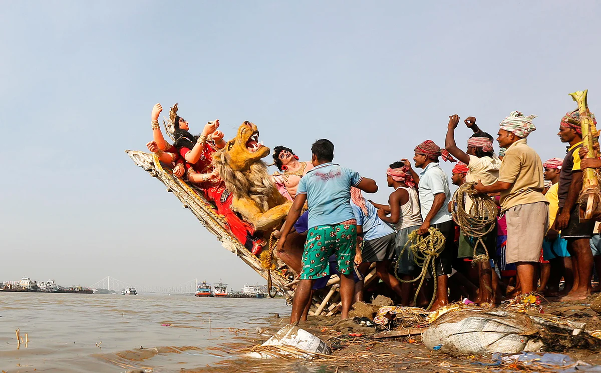 Devotees immerse an idol of Goddess Durga into the Ganga at the end of Durga Puja in Kolkata. (Photo: Reuters/Rupak De Chowdhuri)