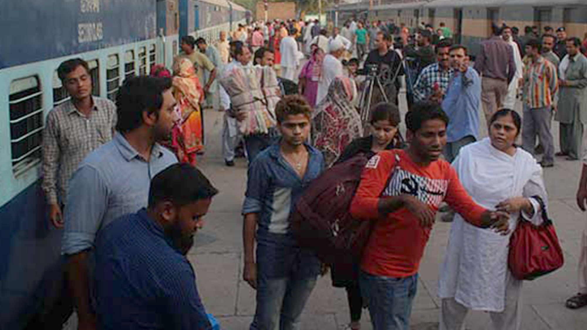 Passengers deboarding the Samjhauta Express. (Photo: ANI screengrab)