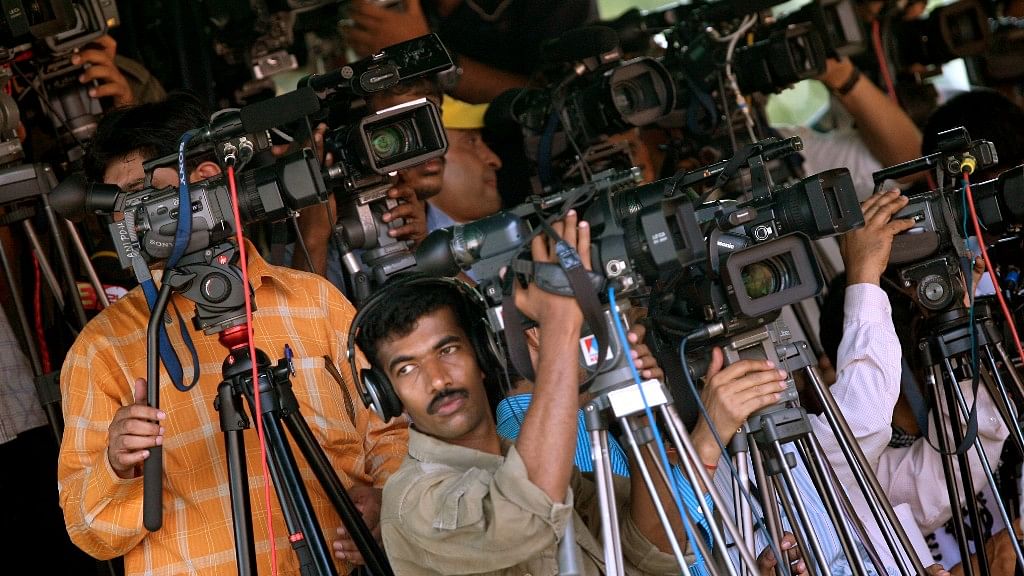 Indian journalists and camerapersons huddled together. (Photo: Reuters)