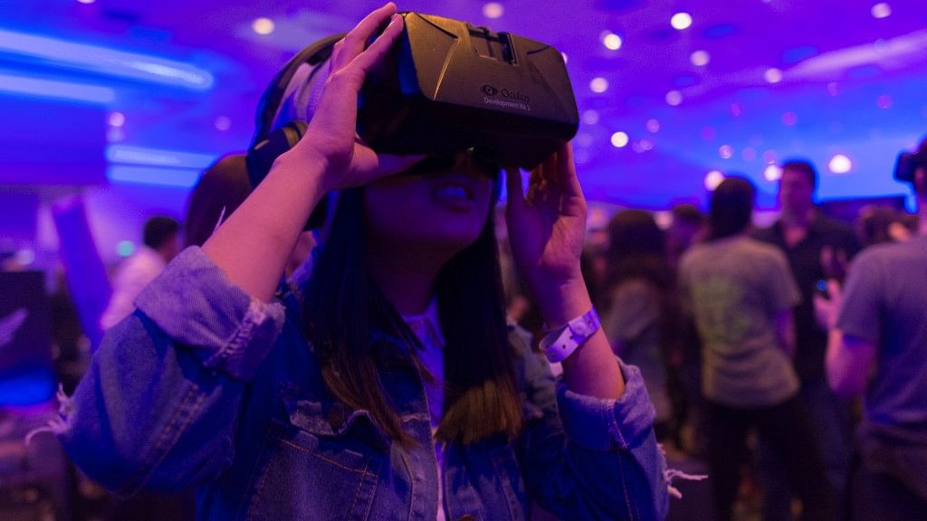 Girl trying out the Oculus Rift headset. (Photo: iStock)