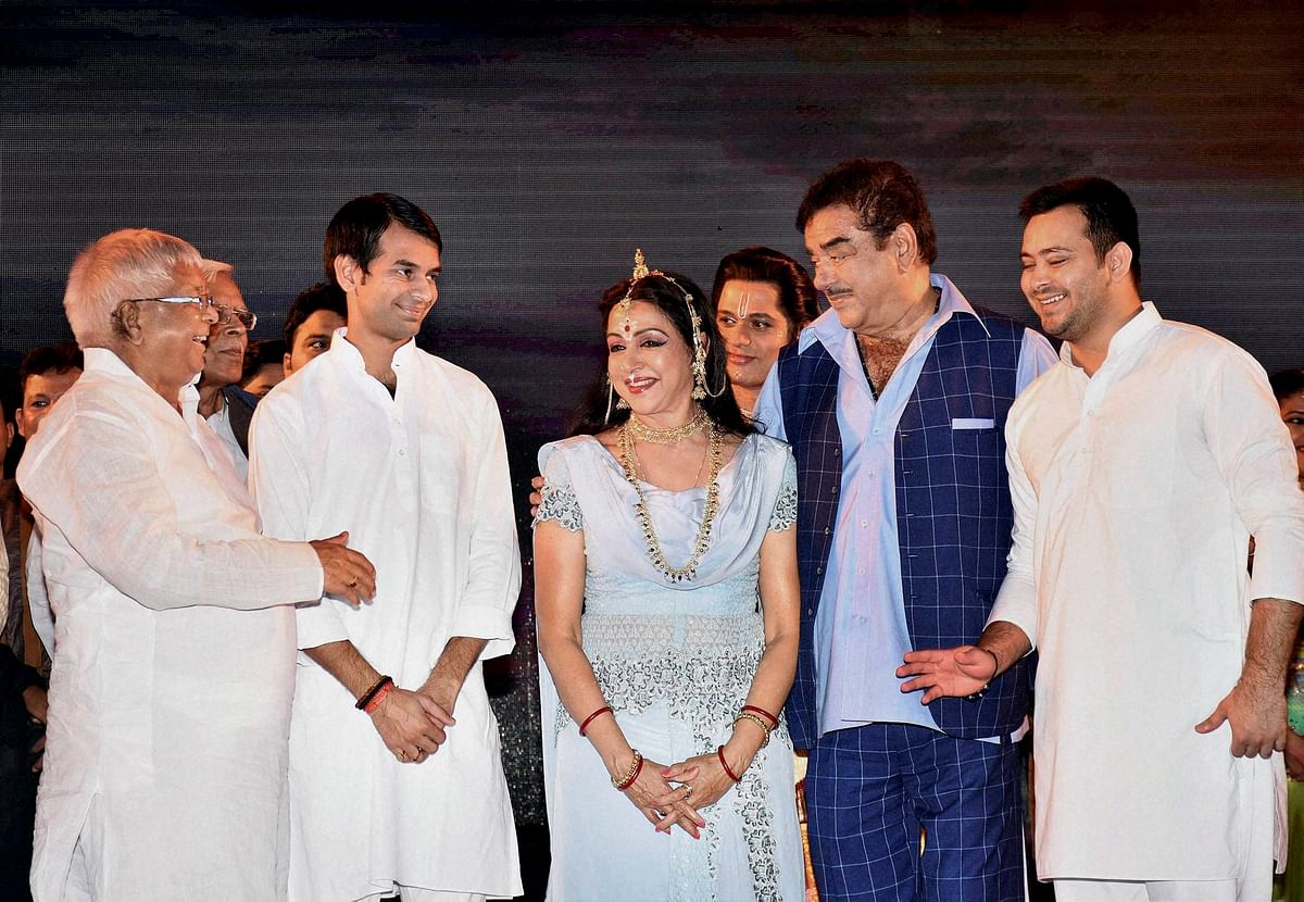 Hema Malini had come to perform at the 90th anniversary celebration of BCCI in Patna on Lalu’s request. 