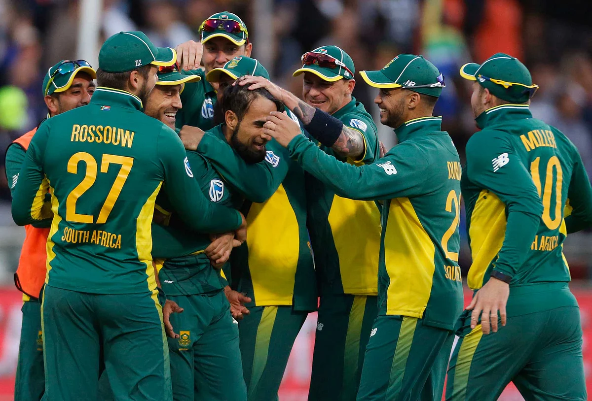 South Africa’s Imran Tahir, center, celebrates with teammates after taking the wicket of Australia’s Aaron Finch. (Photo: AP)
