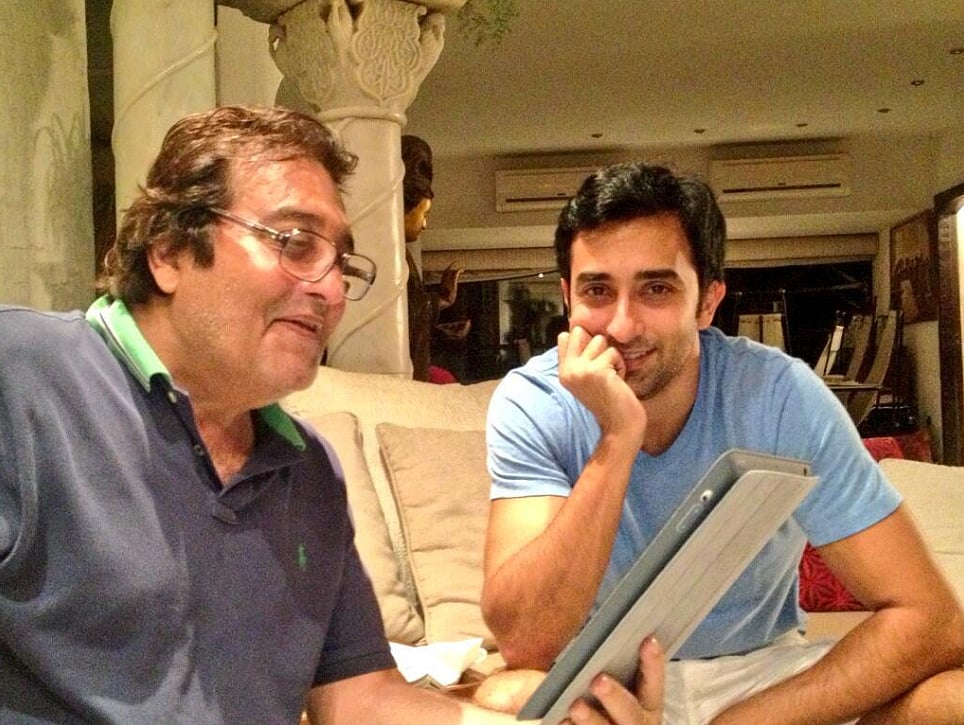 Rahul Khanna with dad Vinod. (Photo Courtesy: Twitter)