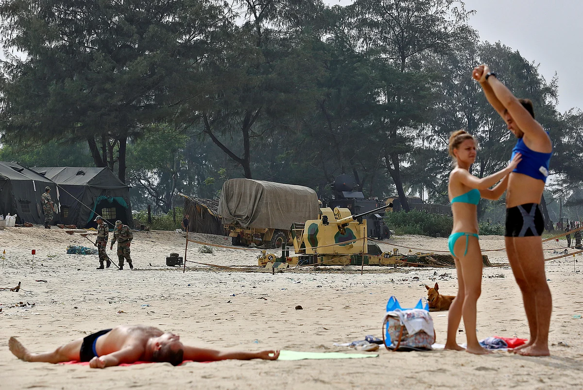 An anti-aircraft gun is seen on a beach near one of the venues of the BRICS (Brazil, Russia, India, China and South Africa) Summit, in Cavelossim, Goa. (Photo: Reuters/Danish Siddiqui)